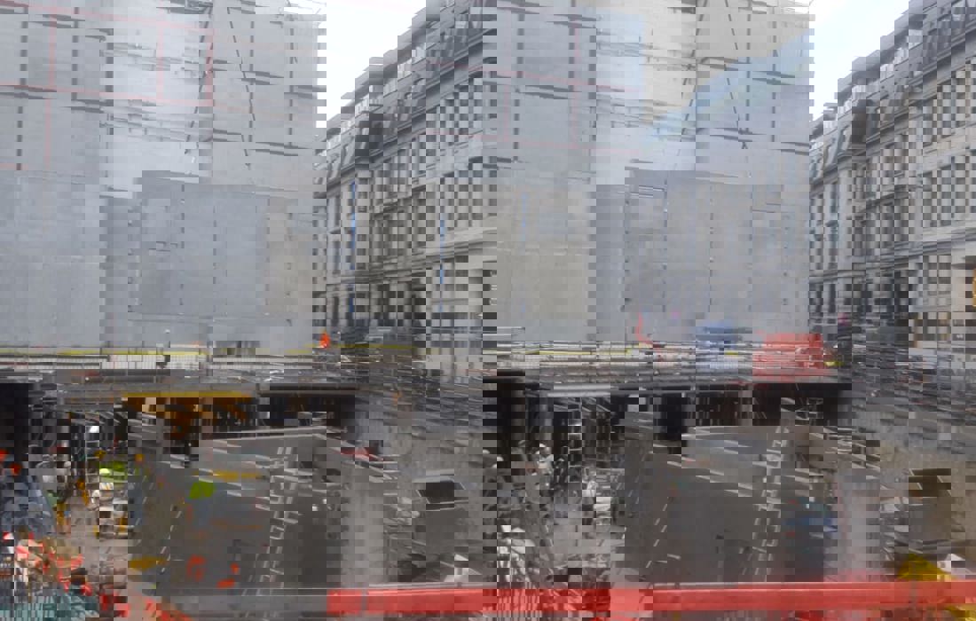 Continuous flow in prefab building